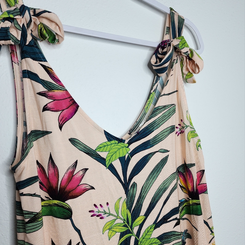 Small, BUT fits like a MEDIUM - Soma Tropical Floral Tie-Shoulder Nightgown - Picture 3 of 10